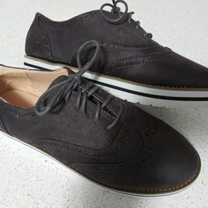 Ladies Oxford -style shoes